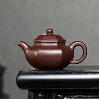Full Handmade Yixing Zisha Teapot [Liufang Fanggu Pot] (Zi Ni – 200ml)