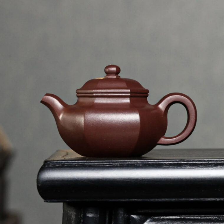 Full Handmade Yixing Zisha Teapot [Liufang Fanggu Pot] (Zi Ni – 200ml)