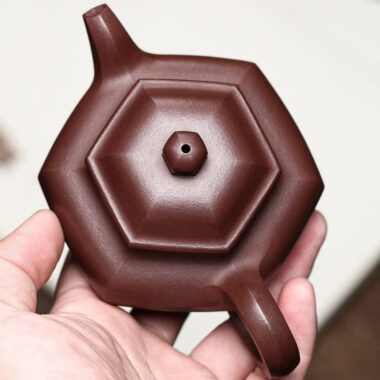 Full Handmade Yixing Zisha Teapot [Liufang Fanggu Pot] (Zi Ni – 200ml)