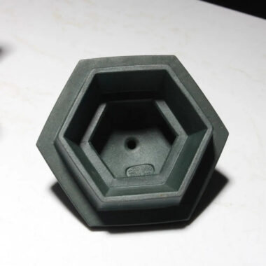 Full Handmade Yixing Zisha Teapot [Liufang Gongdeng Pot] (Lu Ni – 450ml)