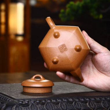 Full Handmade Yixing Zisha Teapot [Liufang Han Tang Shi Piao Pot] (Wucai Lao Duan Ni – 240ml)