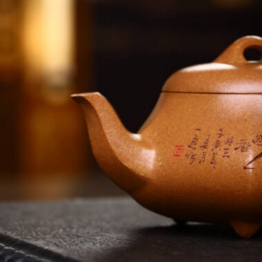 Full Handmade Yixing Zisha Teapot [Liufang Han Tang Shi Piao Pot] (Wucai Lao Duan Ni – 240ml)