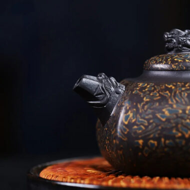 Full Handmade Yixing Zisha Teapot [Liufang Hei Bao] (Hei Jiao Ni – 310ml)