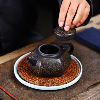 Full Handmade Yixing Zisha Teapot [Liufang Hei Bao] (Hei Jiao Ni – 310ml)