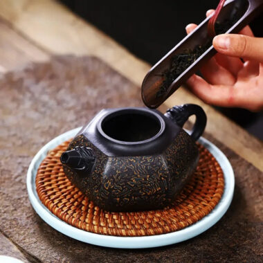 Full Handmade Yixing Zisha Teapot [Liufang Hei Bao] (Hei Jiao Ni – 310ml)