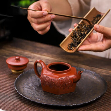 Full Handmade Yixing Zisha Teapot [Liufang Huan Yu] (Xiao Meiyao Zhu Ni – 200ml)