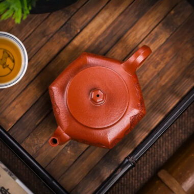 Full Handmade Yixing Zisha Teapot [Liufang Huan Yu] (Xiao Meiyao Zhu Ni – 200ml)