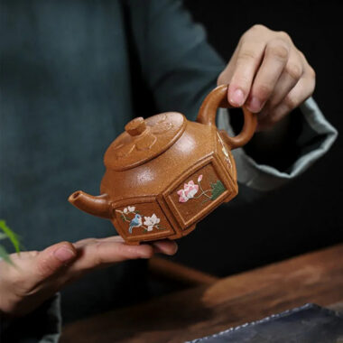 Full Handmade Yixing Zisha Teapot [Liufang Ling Hua] (Jin Jiang Po Ni – 320ml)