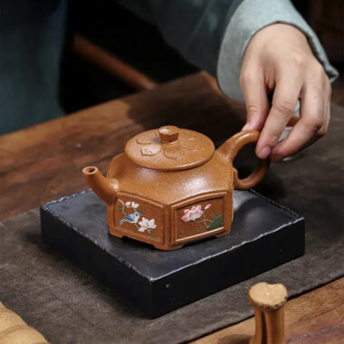 Full Handmade Yixing Zisha Teapot [Liufang Ling Hua] (Jin Jiang Po Ni – 320ml)