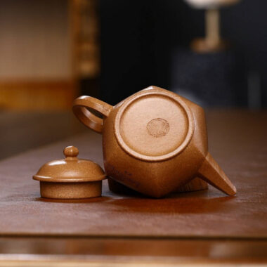 Full Handmade Yixing Zisha Teapot [Liufang Shuiping Pot] (Wucai Lao Duan Ni – 150ml)
