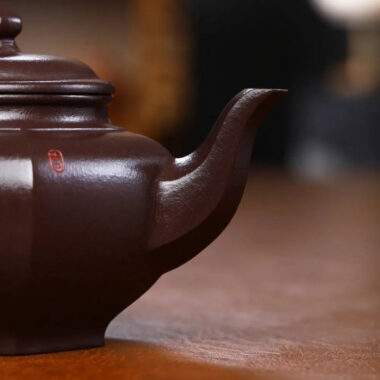 Full Handmade Yixing Zisha Teapot [Liufang Xiao Ying Pot] (Zi Ni – 280ml)