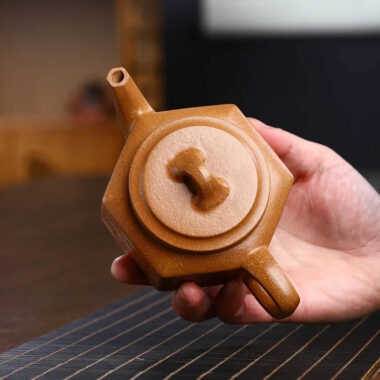 Full Handmade Yixing Zisha Teapot [Liufang Ya Yun Pot] (Wucai Lao Duan Ni – 280ml)