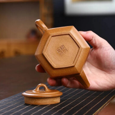 Full Handmade Yixing Zisha Teapot [Liufang Ya Yun Pot] (Wucai Lao Duan Ni – 280ml)