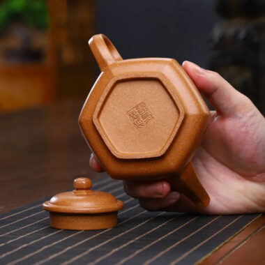 Full Handmade Yixing Zisha Teapot [Liufang Yun Zhong Pot] (Wucai Lao Duan Ni – 280ml)