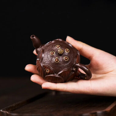 Full Handmade Yixing Zisha Teapot [Lotus] (Zi Ni – 100ml)