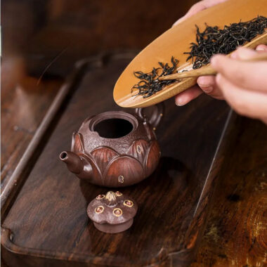 Full Handmade Yixing Zisha Teapot [Lotus] (Zi Ni – 100ml)