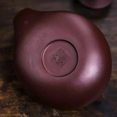Full Handmade Yixing Zisha Teapot [Lucky] (Zi Xue Sha – 300ml)