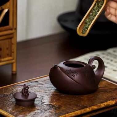 Full Handmade Yixing Zisha Teapot [Lucky] (Zi Xue Sha – 300ml)
