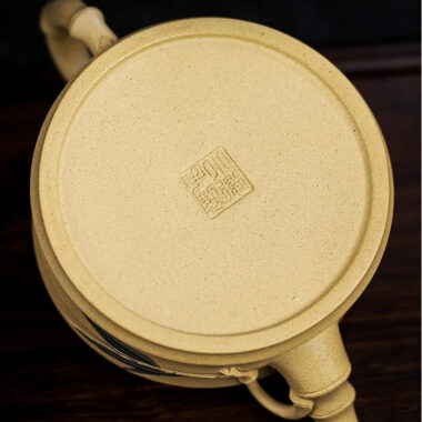 Full Handmade Yixing Zisha Teapot [Mei Zhu Shuang Qing] (Bensan Lu Ni – 230ml)