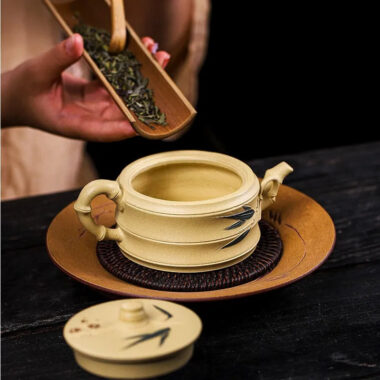 Full Handmade Yixing Zisha Teapot [Mei Zhu Shuang Qing] (Bensan Lu Ni – 230ml)
