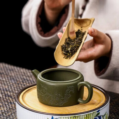 Full Handmade Yixing Zisha Teapot [Meixiang Rugu] (Taohua Lu Ni – 230ml)