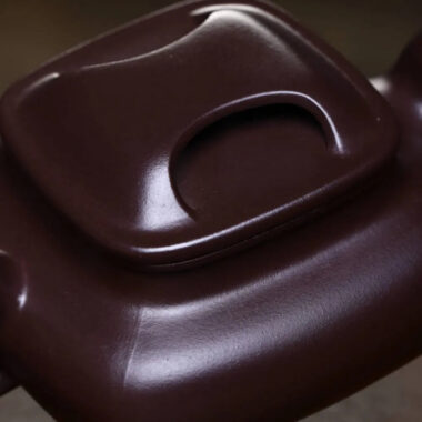 Full Handmade Yixing Zisha Teapot [Niu Gai Chuan Lu Pot] (Lao Zi Ni – 380ml)