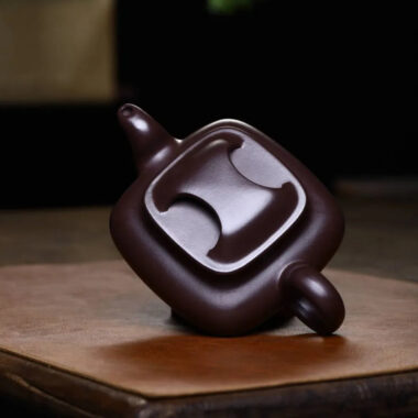 Full Handmade Yixing Zisha Teapot [Niu Gai Chuan Lu Pot] (Lao Zi Ni – 380ml)
