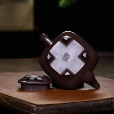 Full Handmade Yixing Zisha Teapot [Niu Gai Chuan Lu Pot] (Lao Zi Ni – 380ml)