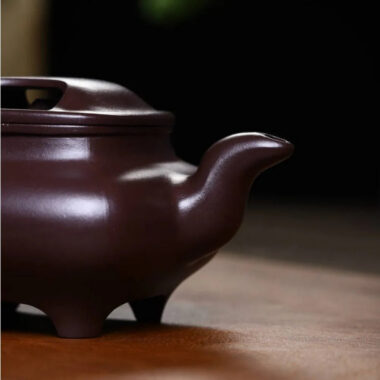 Full Handmade Yixing Zisha Teapot [Niu Gai Chuan Lu Pot] (Lao Zi Ni – 380ml)