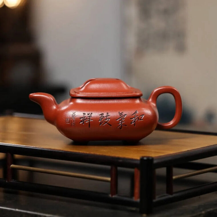 Full Handmade Yixing Zisha Teapot [Niu Gai Chuan Lu Pot] (Xiao Meiyao Zhu Ni – 250ml)