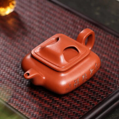 Full Handmade Yixing Zisha Teapot [Niu Gai Chuan Lu Pot] (Xiao Meiyao Zhu Ni – 250ml)