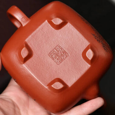 Full Handmade Yixing Zisha Teapot [Niu Gai Chuan Lu Pot] (Xiao Meiyao Zhu Ni – 250ml)