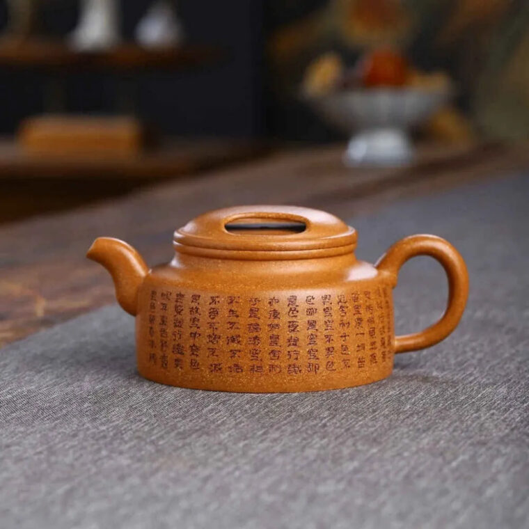 Full Handmade Yixing Zisha Teapot [Niu Gai Lianzi Pot] (Jiang Po Ni – 220ml)