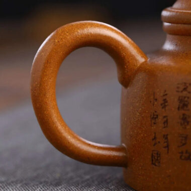 Full Handmade Yixing Zisha Teapot [Niu Gai Lianzi Pot] (Jiang Po Ni – 220ml)