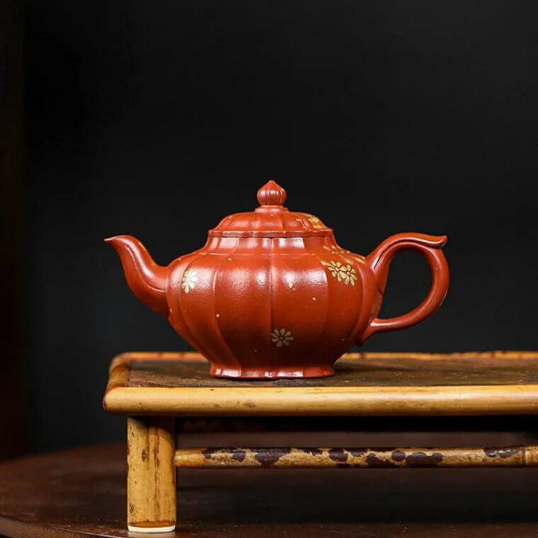 Full Handmade Yixing Zisha Teapot [Piao Hua Xiao Ying] (Xiao Meiyao Zhu Ni – 180ml)