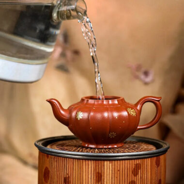 Full Handmade Yixing Zisha Teapot [Piao Hua Xiao Ying] (Xiao Meiyao Zhu Ni – 180ml)