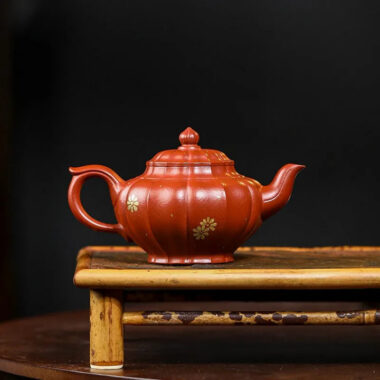 Full Handmade Yixing Zisha Teapot [Piao Hua Xiao Ying] (Xiao Meiyao Zhu Ni – 180ml)