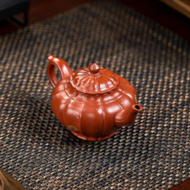 Full Handmade Yixing Zisha Teapot [Piao Hua Xiao Ying] (Xiao Meiyao Zhu Ni – 180ml)