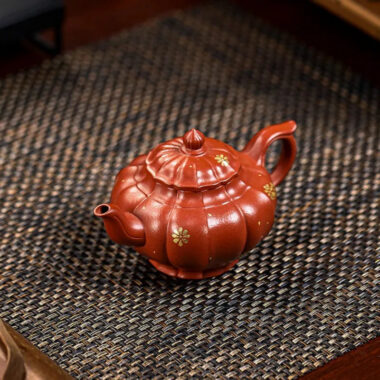Full Handmade Yixing Zisha Teapot [Piao Hua Xiao Ying] (Xiao Meiyao Zhu Ni – 180ml)
