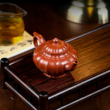 Full Handmade Yixing Zisha Teapot [Piao Hua Xiao Ying] (Xiao Meiyao Zhu Ni – 180ml)