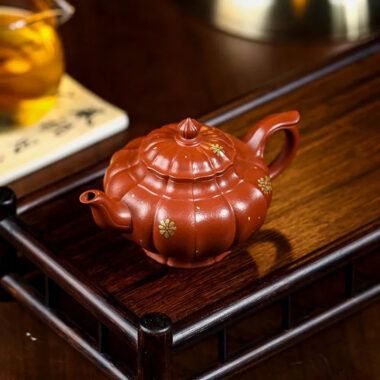 Full Handmade Yixing Zisha Teapot [Piao Hua Xiao Ying] (Xiao Meiyao Zhu Ni – 180ml)
