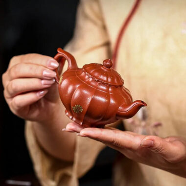 Full Handmade Yixing Zisha Teapot [Piao Hua Xiao Ying] (Xiao Meiyao Zhu Ni – 180ml)