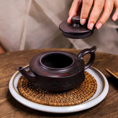 Full Handmade Yixing Zisha Teapot [Piao Hua Zhou Pan] (Lao Zi Ni – 420ml)