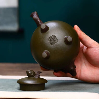 Full Handmade Yixing Zisha Teapot [Pine Cone Pot] (Mo Lu Ni – 380ml)