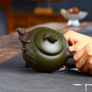 Full Handmade Yixing Zisha Teapot [Pine Cone Pot] (Mo Lu Ni – 380ml)