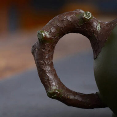 Full Handmade Yixing Zisha Teapot [Pine Cone Pot] (Mo Lu Ni – 380ml)