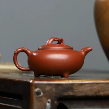 Full Handmade Yixing Zisha Teapot [Plum Blossom Tripod Pot] (Qing Shui Ni – 370ml)