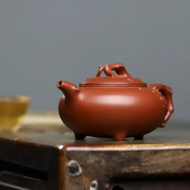 Full Handmade Yixing Zisha Teapot [Plum Blossom Tripod Pot] (Qing Shui Ni – 370ml)