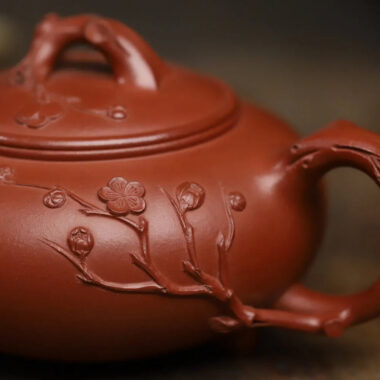 Full Handmade Yixing Zisha Teapot [Plum Blossom Tripod Pot] (Qing Shui Ni – 370ml)