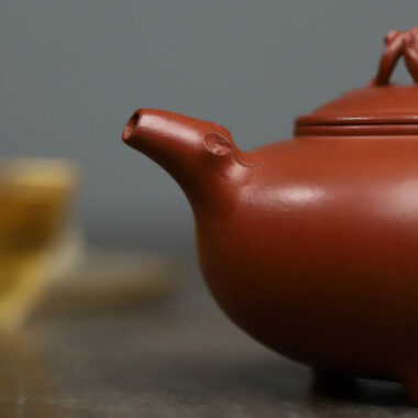 Full Handmade Yixing Zisha Teapot [Plum Blossom Tripod Pot] (Qing Shui Ni – 370ml)